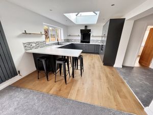 Kitchen- click for photo gallery